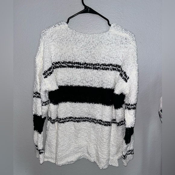 Black and White V-Neck Striped Oversized Knit Sweater - Picture 4 of 5